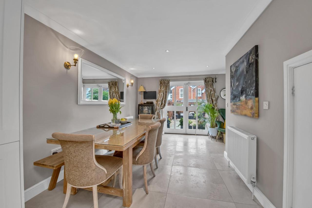 Stylish 3 Bedroom Townhouse For 5 Guests, Set In The Medieval Grid With Off Street Parking Bury St. Edmunds ภายนอก รูปภาพ