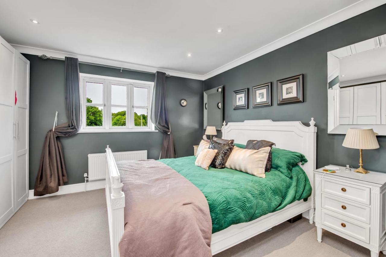 Stylish 3 Bedroom Townhouse For 5 Guests, Set In The Medieval Grid With Off Street Parking Bury St. Edmunds ภายนอก รูปภาพ