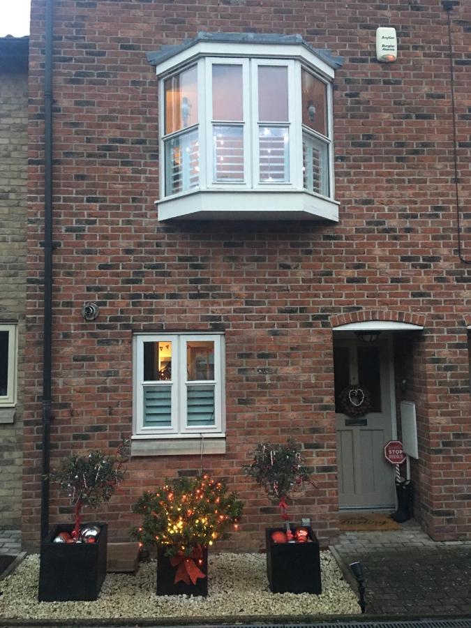 Stylish 3 Bedroom Townhouse For 5 Guests, Set In The Medieval Grid With Off Street Parking Bury St. Edmunds ภายนอก รูปภาพ