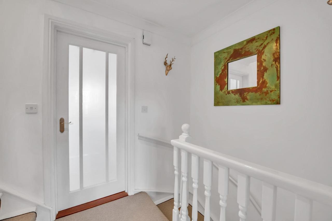 Stylish 3 Bedroom Townhouse For 5 Guests, Set In The Medieval Grid With Off Street Parking Bury St. Edmunds ภายนอก รูปภาพ